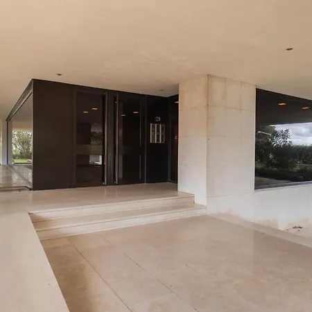 Royal 3bdr With Balcony & River View By Lovelystay