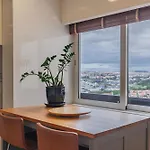 Royal 3bdr With Balcony & River View By Lovelystay *