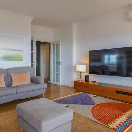 Royal 3bdr With Balcony & River View By Lovelystay Lejlighed
