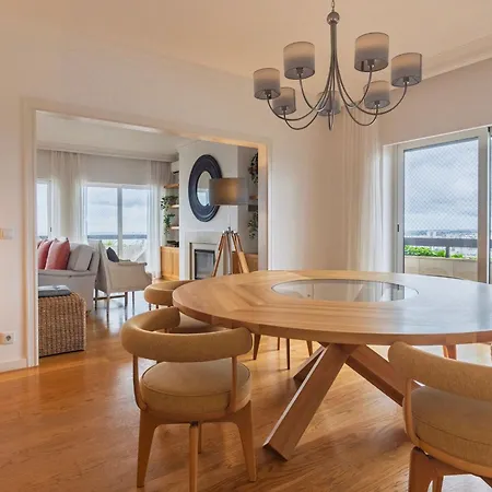 Royal 3bdr With Balcony & River View By Lovelystay Lejlighed