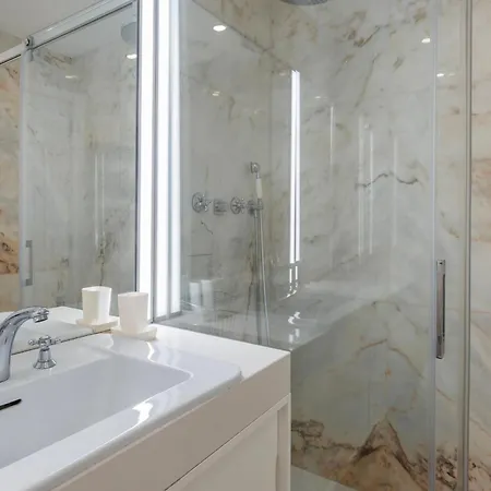 Lejlighed Royal 3bdr With Balcony & River View By Lovelystay