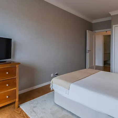 Royal 3bdr With Balcony & River View By Lovelystay Lisboa