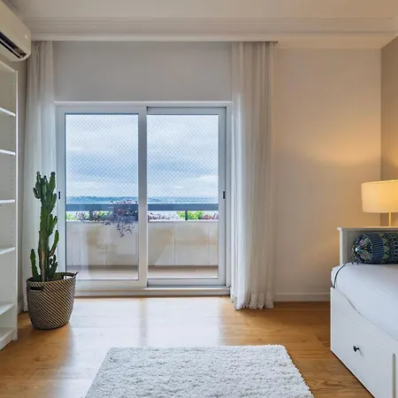 Royal 3bdr With Balcony & River View By Lovelystay Lejlighed Lisboa