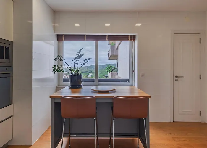 Royal 3bdr With Balcony & River View By Lovelystay Lejlighed *