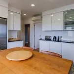 Royal 3bdr With Balcony & River View By Lovelystay *