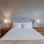 Royal 3bdr With Balcony & River View By Lovelystay شقة *